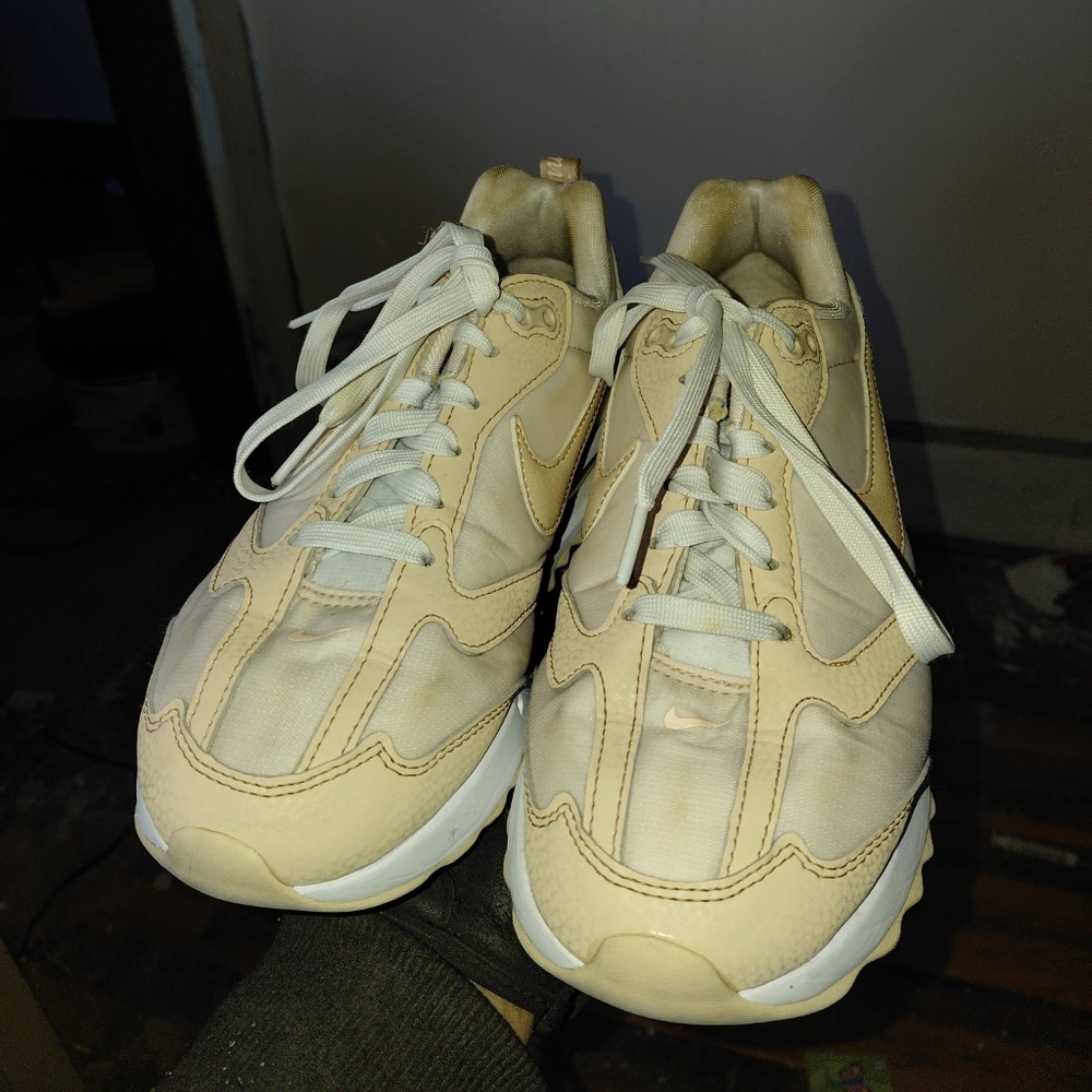 Woman's Nike Air Max Dawn Sneakers
